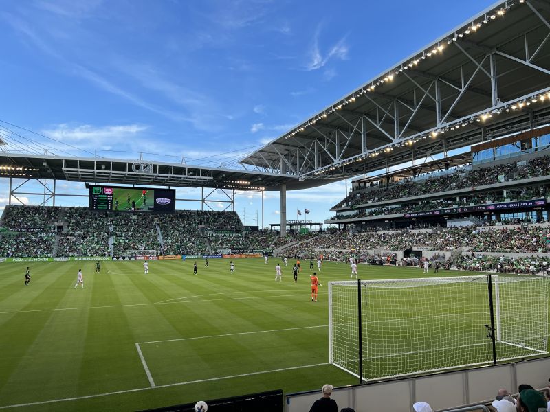 File:Q2 Stadium 530.jpeg