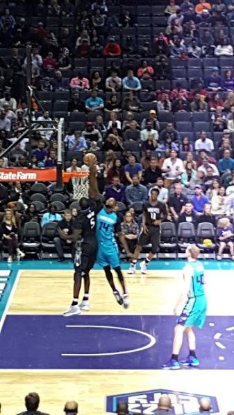 File:Spectrum Center 1085.jpg
