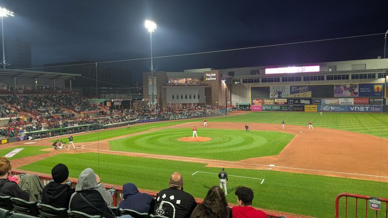 File:UPMC Park 1517.jpg