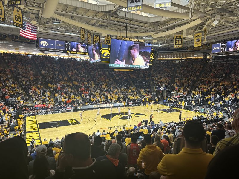 File:Carver-Hawkeye Arena 1055.jpeg