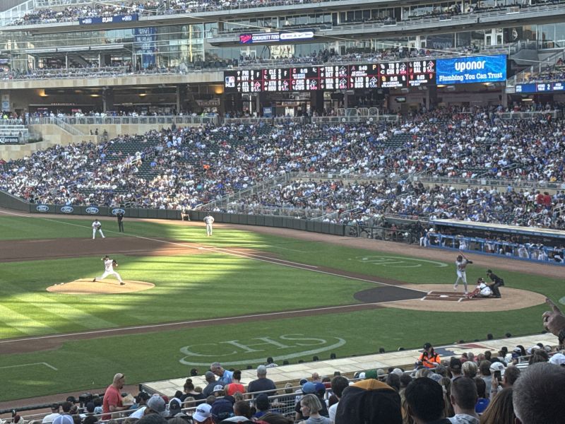 File:Target Field 1427.jpeg